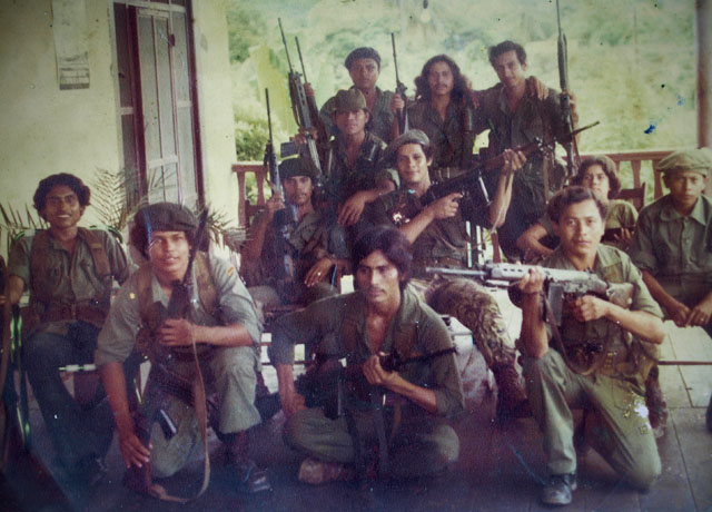 Pedro Rodríguez Argueta (segundo desde la izquierda) en una imagen de 1979, durante la Revolución sandinista; tenía apenas 16 años cuando derrocaron a Somoza.