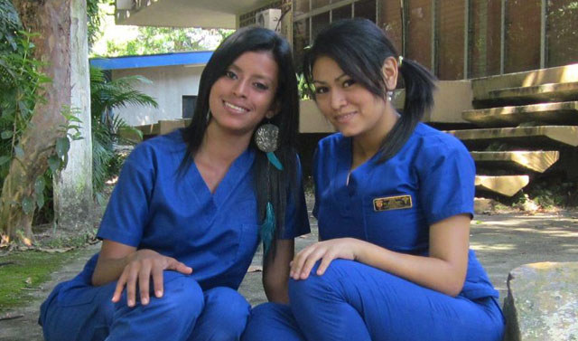 Iris Martínez y Verónica Platero desaparecieron el 29 de Octubre de 2012. Estudiaban el bachillerato en Salud en un instituto de Soyapango. Ambas tenían 20 años.