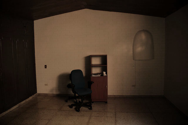 Cuarto de la casa en donde se terminó estableciendo la sede de la Fundación Humanitaria, destinada a recolectar dinero de la empresa privada para proyectos de prevención de violencia. Colonia San Benito, San Salvador, el 31 de mayo 2013. Foto Mauro Arias