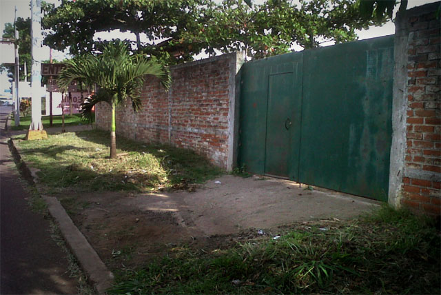 Casa donde escondían las armas ubicada sobre la carretera Panamericana, contiguo a un auto motel y al desvío hacia el municipio de El Congo, Santa Ana.