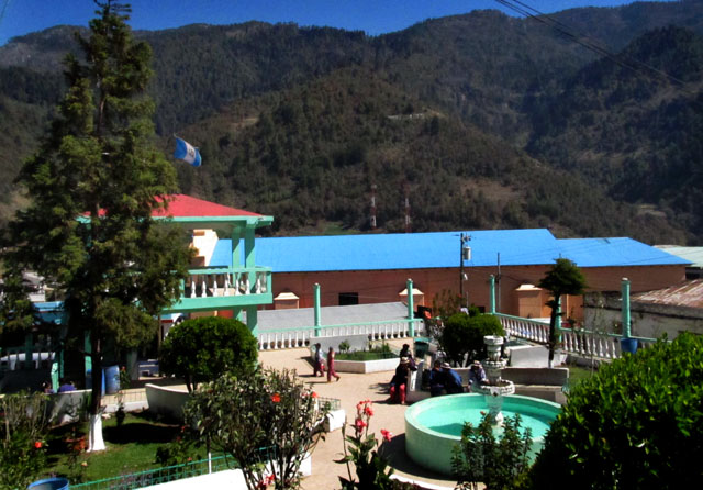 Plaza de Todos Santos Cuchumatán. Foto Daniel Valencia
