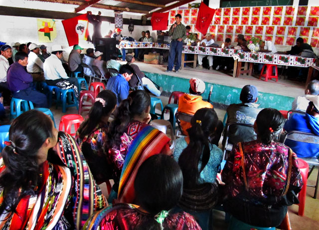 Reunión de consejo cumunitario en Chunimá.